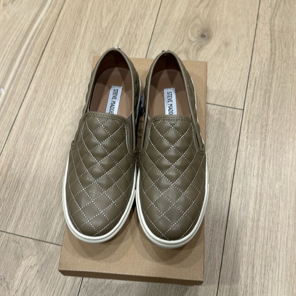 Steve Madden ECENTRCQ size 7.5 Grey. Brand new without tags, never worn